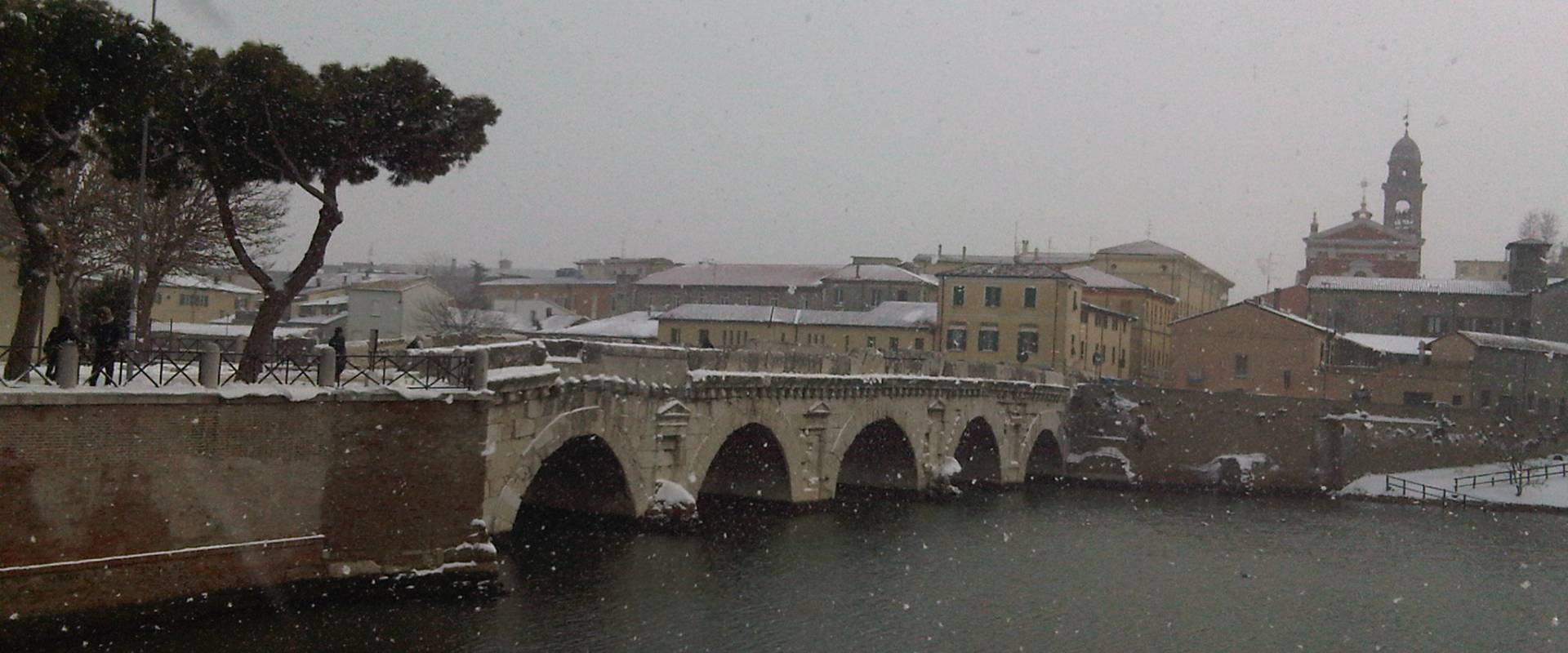 La neve imbianca anche il ponte di Tiberio - opi1010 foto di Opi1010
